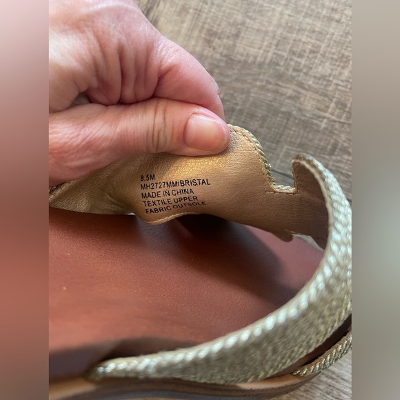 Mia Dia Soft Gold Slip on Sandal 8.5 Raffia Material - Picture 4 of 7